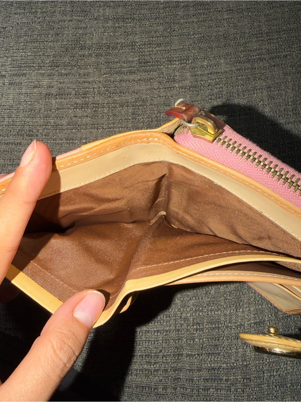 Vintage Dooney & Bourke Pink Leather Compact Wallet - Picture 6 of 7